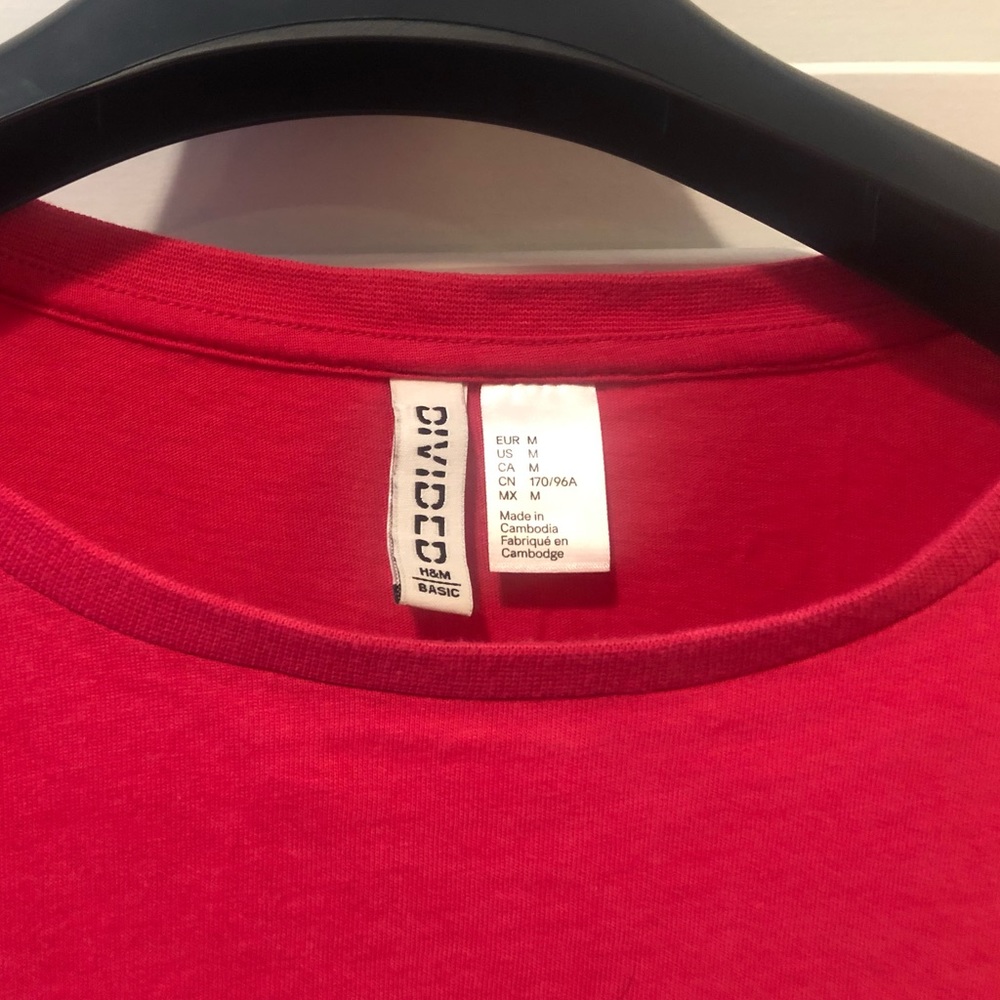 T-Shirt - Picture 2 of 3